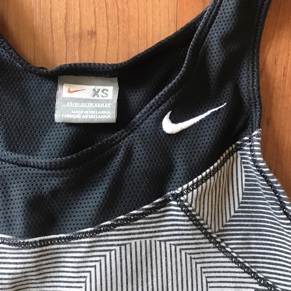 XS Nike Tank-top with Built-In Bra! - Picture 1 of 3